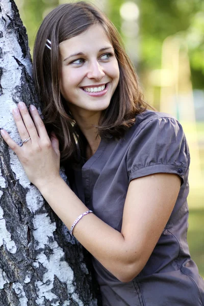 Vacker ung kvinna — Stockfoto