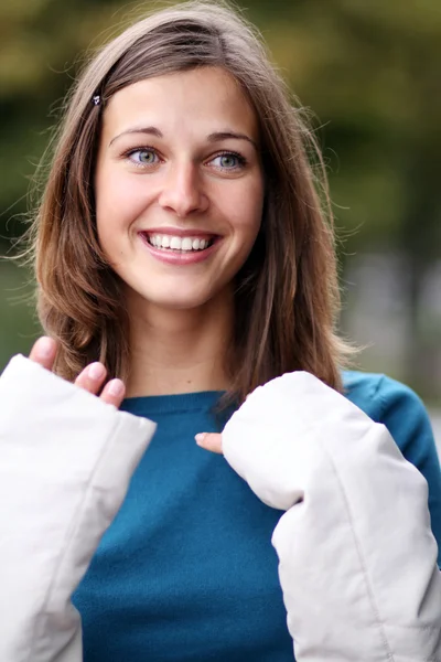 Emotional portrait of a cheerful girl — Stock Photo, Image