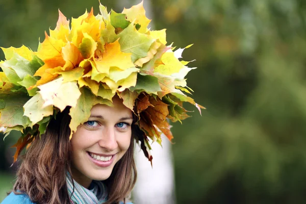 Beautiful woman with a bouquet of maple leaves — Stock Photo, Image