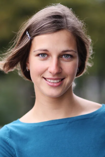 Retrato emocional de una chica alegre — Foto de Stock