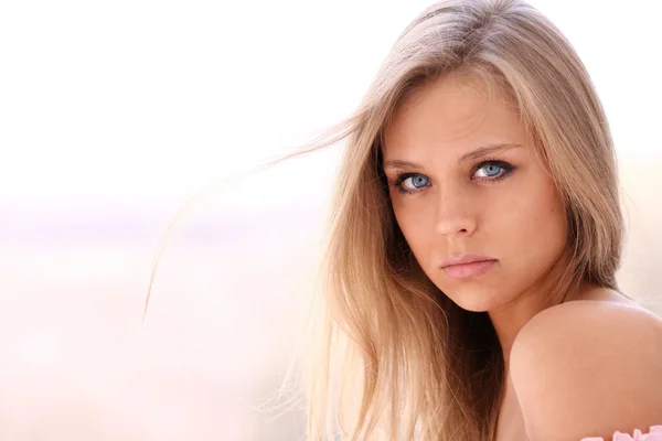 Beautiful young woman. — Stock Photo, Image