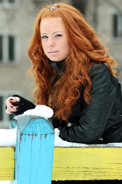 Winter woman in rest snow park — Stock Photo, Image