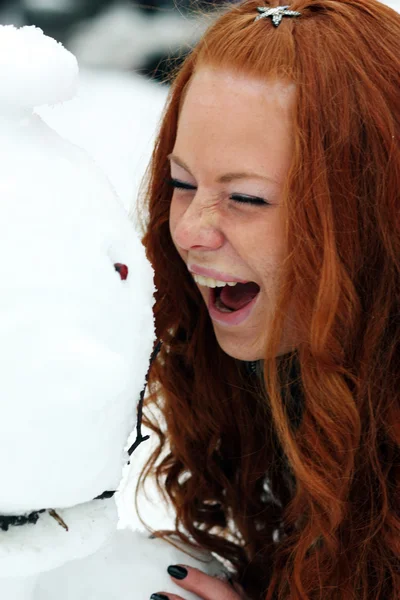 Winter woman in rest snow park — Stock Photo, Image