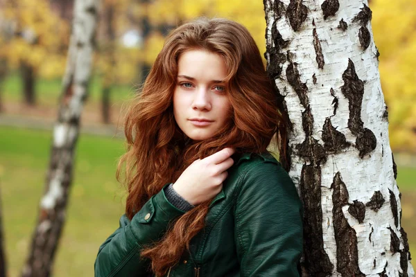 Mulher bonita jovem — Fotografia de Stock