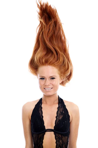 Ritratto di ragazza con bei capelli rossi — Foto Stock