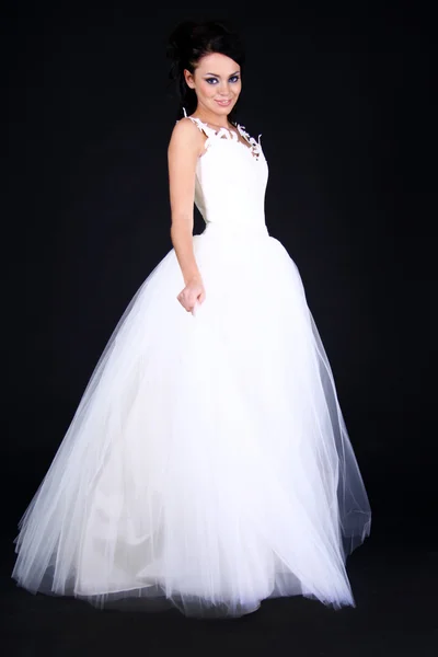 新娘婚纱礼服的美丽女人 — 图库照片