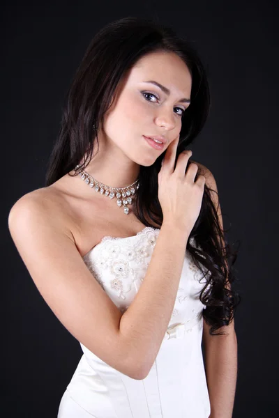 花嫁のウェディング ドレスで美しい女性 — ストック写真