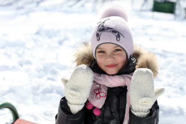 Beautiful little girl in winter park — Stock Photo, Image