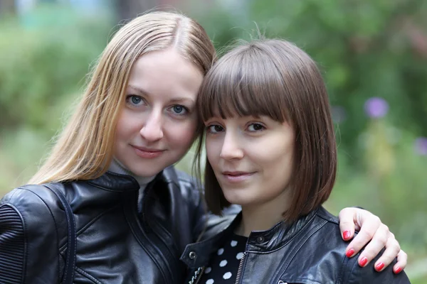 Two young women — Stock Photo, Image