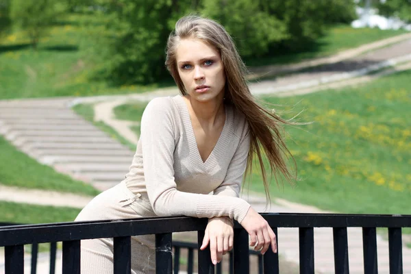 Hermosa joven mujer. — Foto de Stock