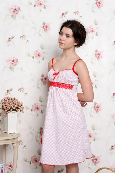 Fiatal tini lány pizsama — Stock Fotó