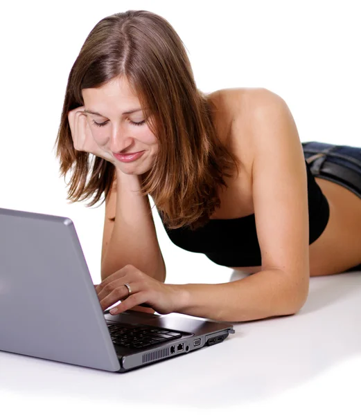 Happy young woman using a laptop — Stock Photo, Image