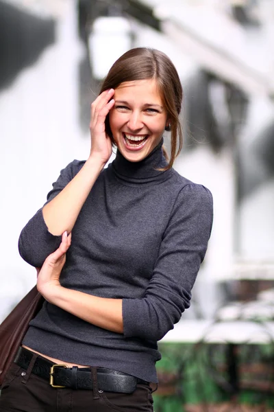 Emotionele portret van een vrolijk meisje — Stockfoto