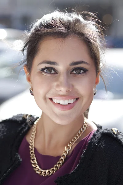 Happy young woman on the street — Stock Photo, Image