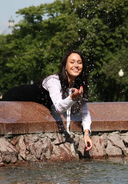 To touch fountain hand — Stock Photo, Image