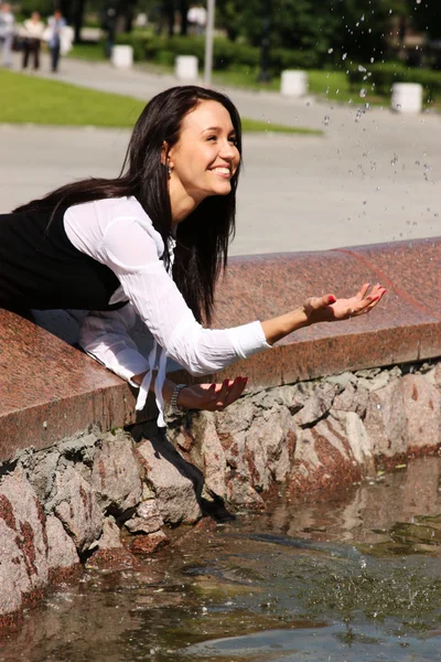To touch fountain hand — Stock Photo, Image