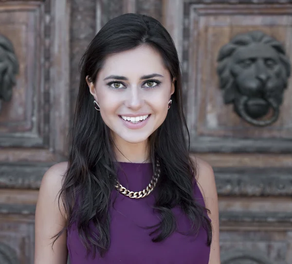 Happy young woman. Outdoor portrait — Stock Photo, Image