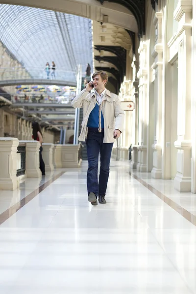 Young man walking in the store — Stock Photo, Image