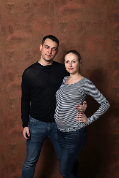 Jovem casal família grávida — Fotografia de Stock