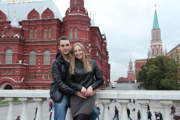 Pareja joven enamorada — Foto de Stock