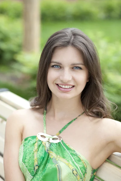 Happy young woman. Outdoor portrait — Stock Photo, Image