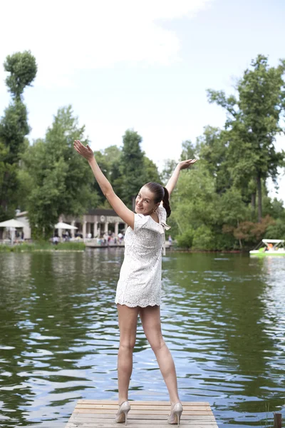 Young woman in summer dress — Stock Photo, Image