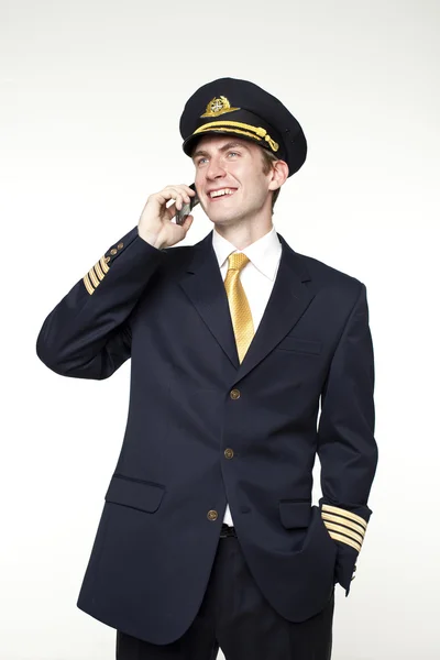 Молодий чоловік у вигляді пілота пасажирського літака — стокове фото