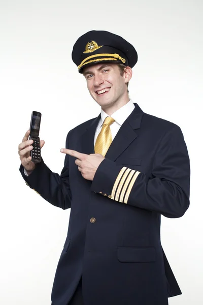 젊은 남자는 여객 비행기 조종사의 형태로 — 스톡 사진