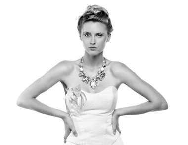 güzel sarışın gelin gelinlik giyiyor