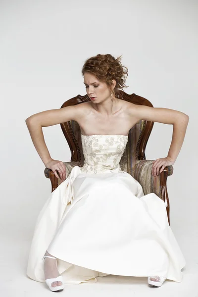 Portrait of the young beautiful bride — Stock Photo, Image