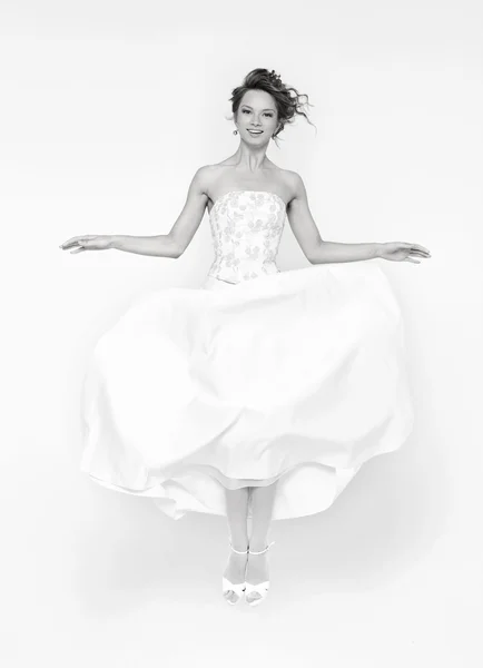 Jumping bride — Stock Photo, Image