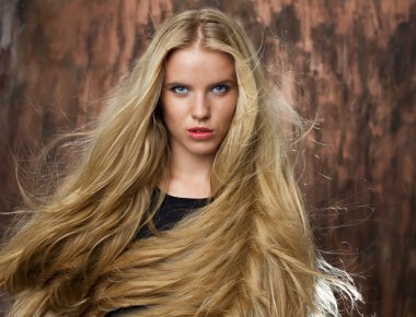 Güzel bir kadının portresi