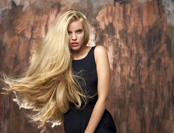 Портрет красивої блондинки — стокове фото