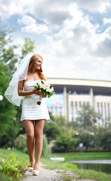 Beautiful red hair bride wearing wedding dress — Zdjęcie stockowe