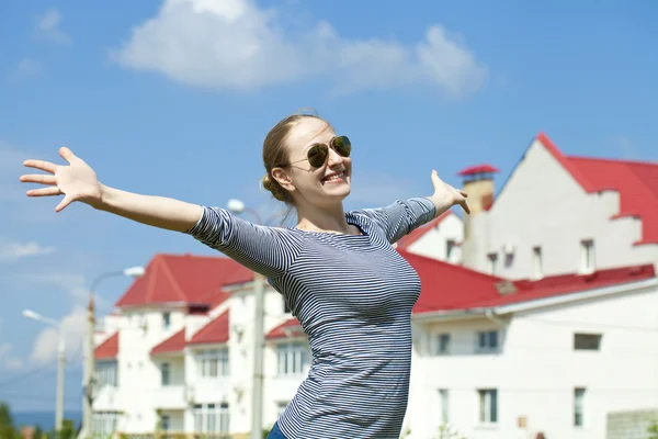 Porträt der jungen schönen Frau — Stockfoto