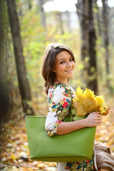 Mooie brunette vrouw — Stockfoto