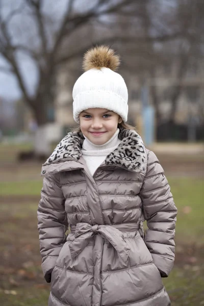 Little girl in a white knitted hat autumn — Stock Photo, Image