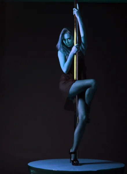 섹시 한 금발 댄서 — 스톡 사진