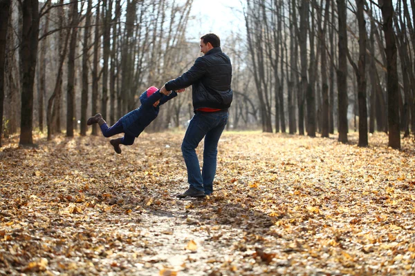 Pappa och lilla flicka — Stockfoto