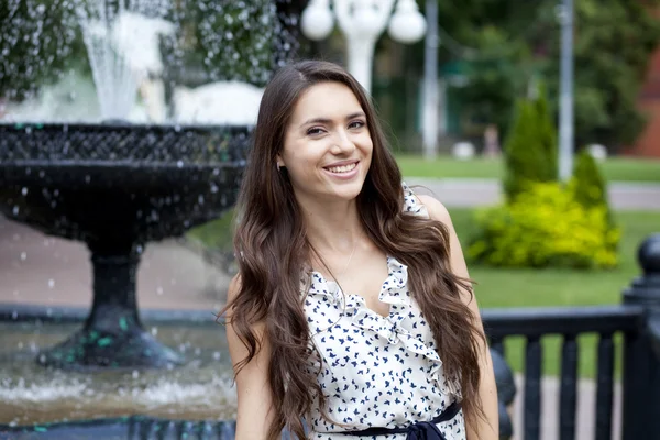 Atractiva joven mujer —  Fotos de Stock