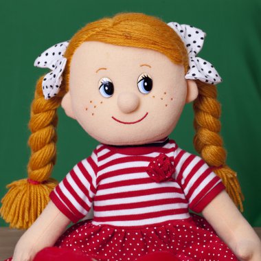 Kırmızı saçlı bebek