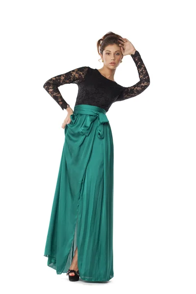 Мода модели в зеленом платье — стоковое фото
