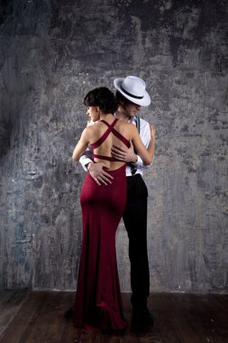 Profesyonel şarkıcı retro tarzı çift