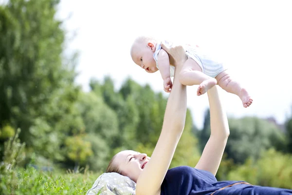 Mother and her little son outdoors session — Stock Photo, Image