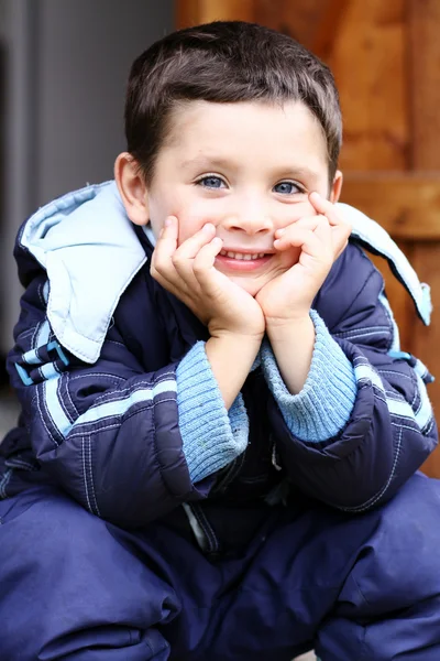 Porträtt av vacker liten pojke — Stockfoto
