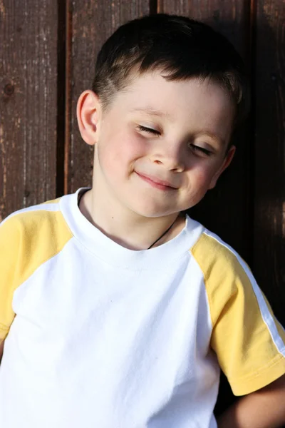 Gyönyörű kisfiú portréja — Stock Fotó