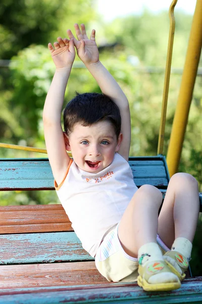 Portrait de beau petit garçon — Photo