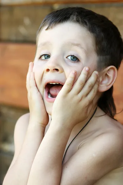 Portrait de beau petit garçon — Photo