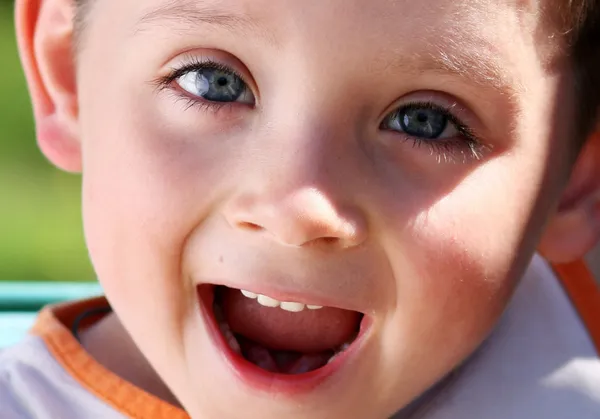 Retrato de belo menino — Fotografia de Stock