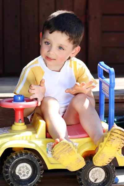 Retrato de niño hermoso — Stockfoto